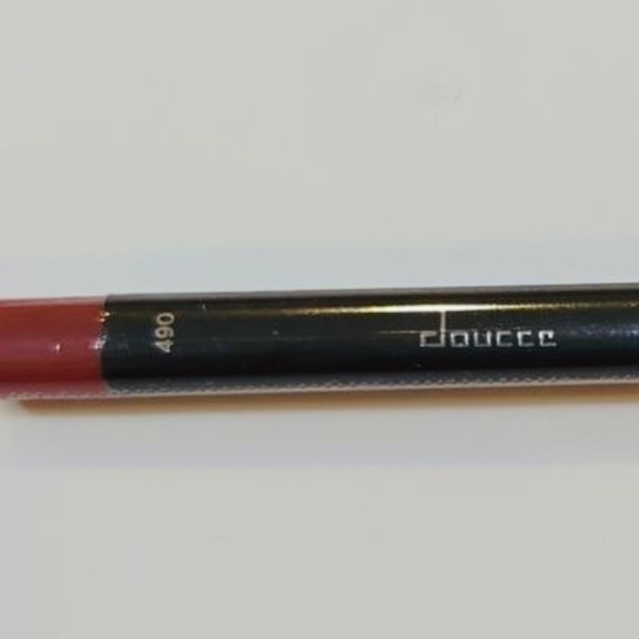 (3/30$) DOUCCE Lip Definer Twist in 490 - Picture 2 of 3